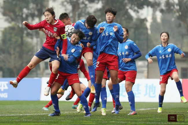 战报天皇杯：川崎前锋8:7柏太阳神，天皇杯夺冠，晋级亚洲精英赛在今天下午结束的一场日本天皇杯决赛中，川崎前锋经过点球鏖战，最终击败柏太阳神，继2020赛季之后再次夺得天皇杯冠军。